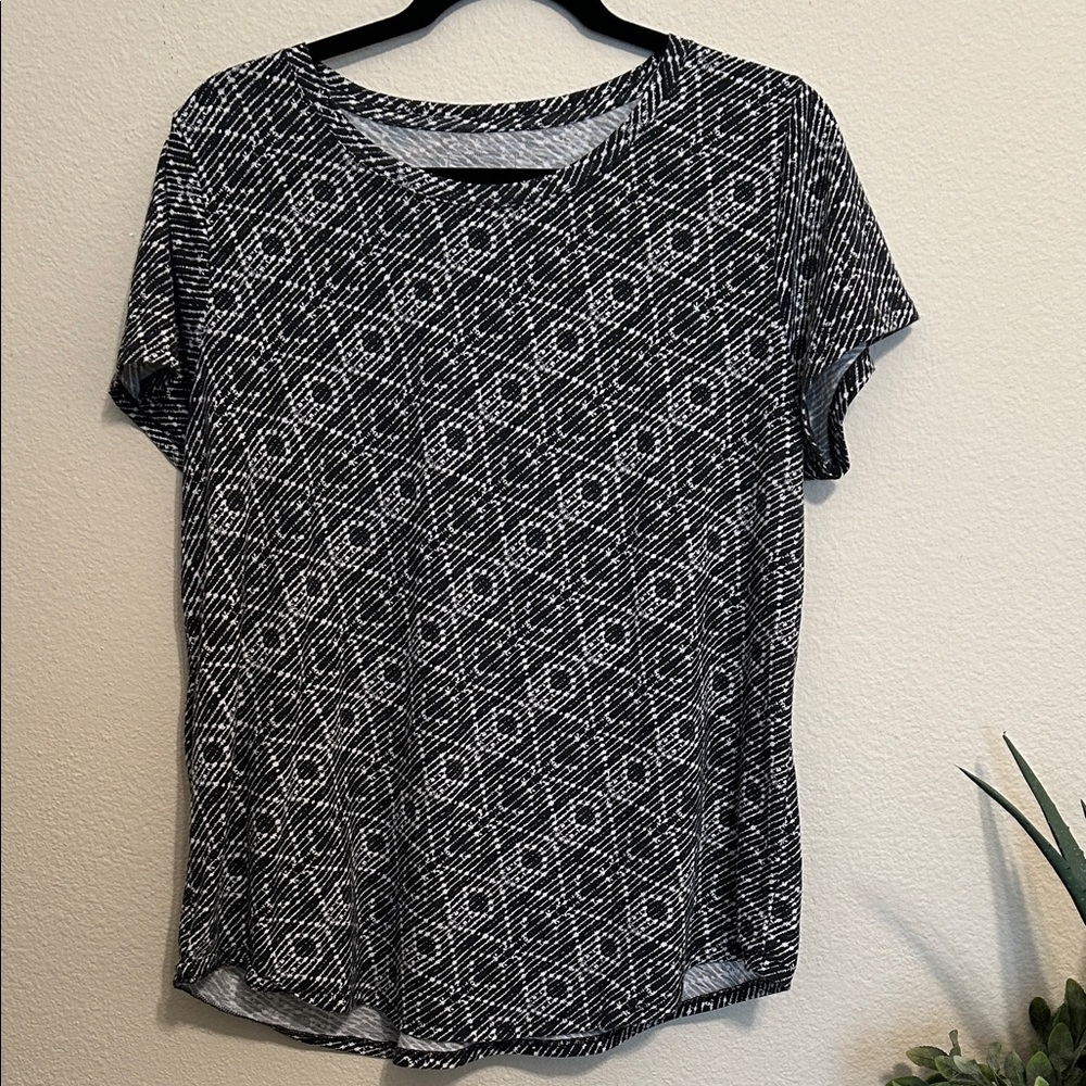 Sonoma Black and White Geometric Short Sleeve Top